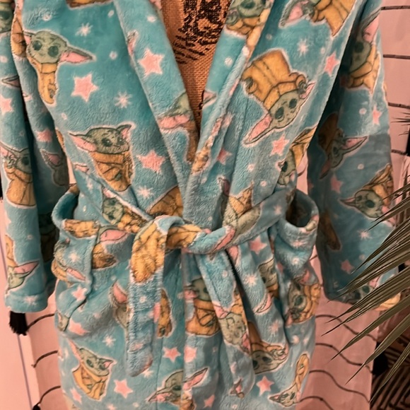 3/$20 Star Wars girls baby Yoda turquoise fluffy robe - Picture 5 of 6